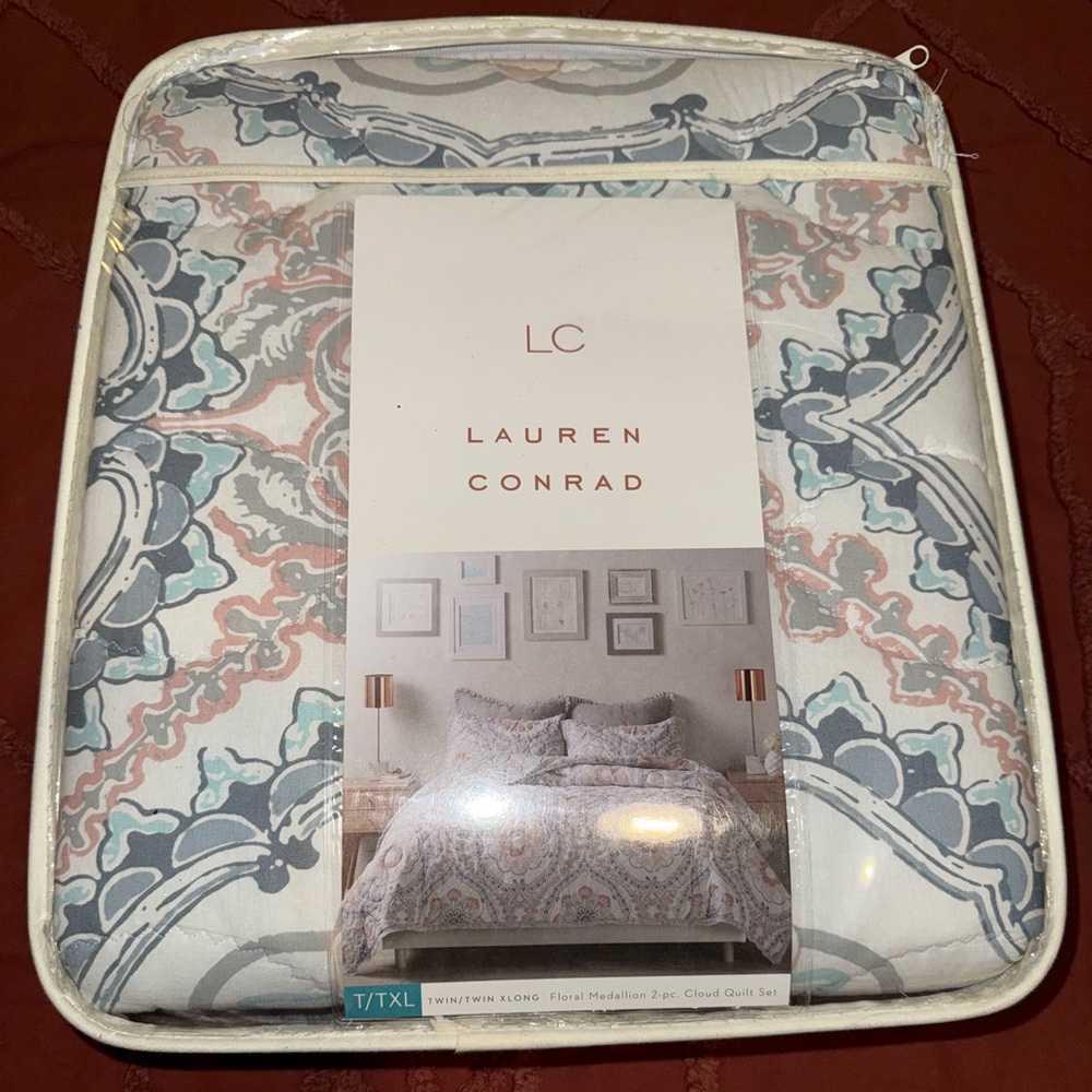 LC Lauren Conrad Floral Medallion Cloud Quilt Set - Blue and Pink
